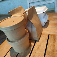 ルーフトップテラスでいただくテイクアウトもフリーです