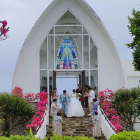 チャペルで結婚式が行われていました