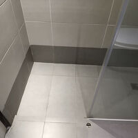 シャワールーム、ドア、カーテン無し