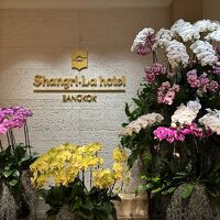 いつも立派なお花が飾られています