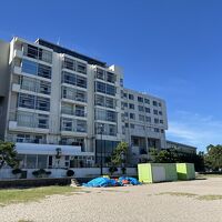 海岸から見たホテル