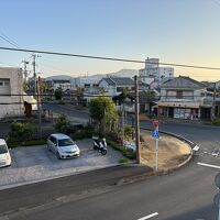 部屋からの眺めと駐車場