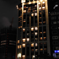 一番上にHarbour 10 Hotelとかいてある外観