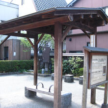 広場にある休憩所