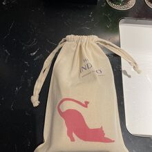 この袋にアメニティ一式が入ってました