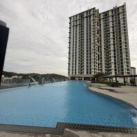 幅約70mのプール