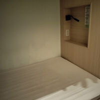 割とシンプルなつくり。個室内にハンガーは掛けられません