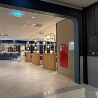 ホテルロビーに隣接してレストランがありました。