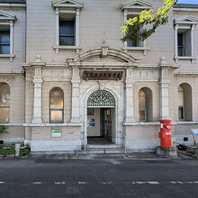 下関南部町郵便局、局舎正面入口。