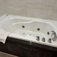 豪華なジャグジーはドアなし