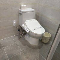 トイレとシャワーはドアあり