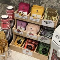 コーヒー以外にスープ、昆布茶なども…オニオンスープが秀逸