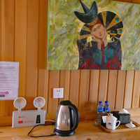 部屋には絵も掲げられていました