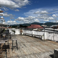 屋上にはちょっとしたテラス