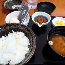 卵かけご飯。￥550- もっとボリュームのある定食もあります