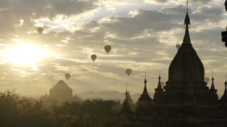 バガンでは朝日と夕日が美しい