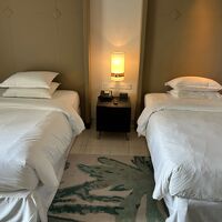 ラージサイズベッド二台