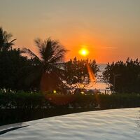 ホテルプールからの夕陽