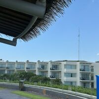 隣接するショッピングモールから客室を見た風景