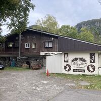 山小屋風の建物