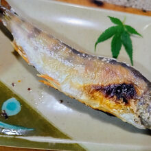 山女魚の塩焼き（串から外したところ）
