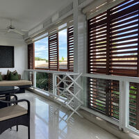 大きなテラスにはデイベッドと…