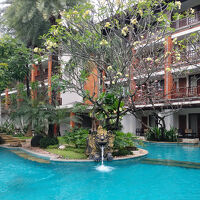 ラグーンプール、奥に見えるのがラグーンアクセスの部屋