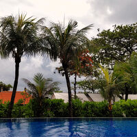 インフィニティプール　プールからレギャンビーチは見えません