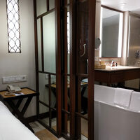 ラグーンアクセスの部屋 バスルームと寝室間の扉を開閉できます