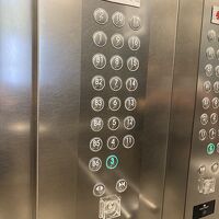 エレベーターはなかなか来ない