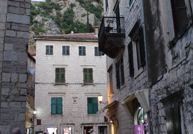 アームズスクエアから北門まで。