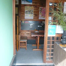 新島の日本橋の店内です。とてもきれいな内部です。