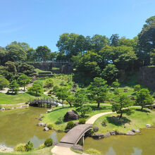 かなりの広さがあり、直接は入れないので景色だけ純粋に見られる