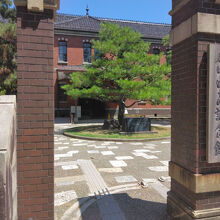 入口の看板は恐らく明治時代の当時のままと思われる