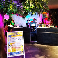 フロントは愛嬌あるロボットがお出迎え