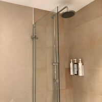 ハンドシャワーも有りお湯の出は問題無し