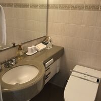 温水と冷水蛇口が2箇所有るのはやはり昔のスタイルで使い難い