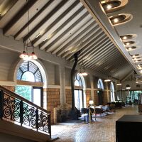 こんな余裕の有る作りの館内空間が有るホテルはもう創られない