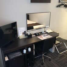 このデスクはコンパクトにまとまっています