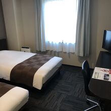 黒を基調とした落ち着いた内装