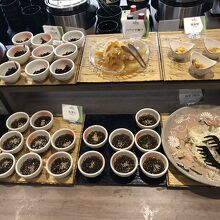 その他の小鉢も並びます