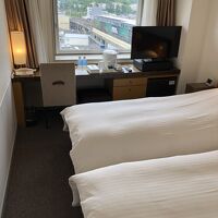 カーテンを開けて外を見ると～