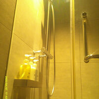 シャワールーム個室内の様子