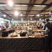 熱気溢れる朝食会場