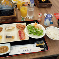 朝食バイキング。瓶牛乳や地元ヤクルトが嬉しい