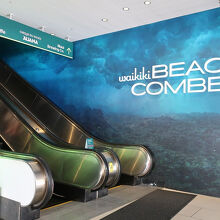 ワイキキ ビーチコマー バイ アウトリガー