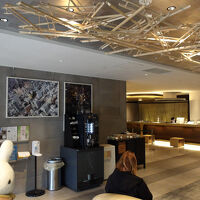 ロビー。コーヒーマシーンがあります。