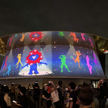 〝シャインハット〟のプロジェクションマッピングも素晴らしい。