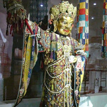 仏教儀式に使われたお面と衣装