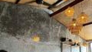 ニクナ ワルン＆アートギャラリー